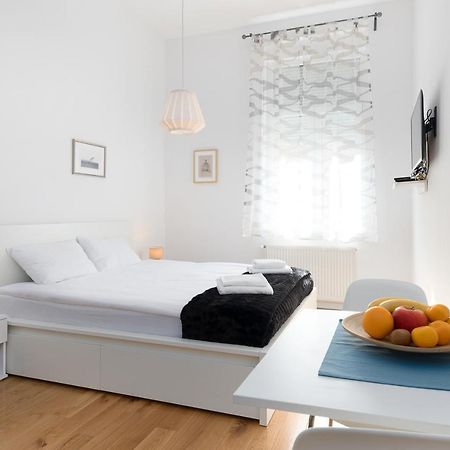 Modern Studio Near Park Zrinjevac And Main Square Zagreb Exterior photo